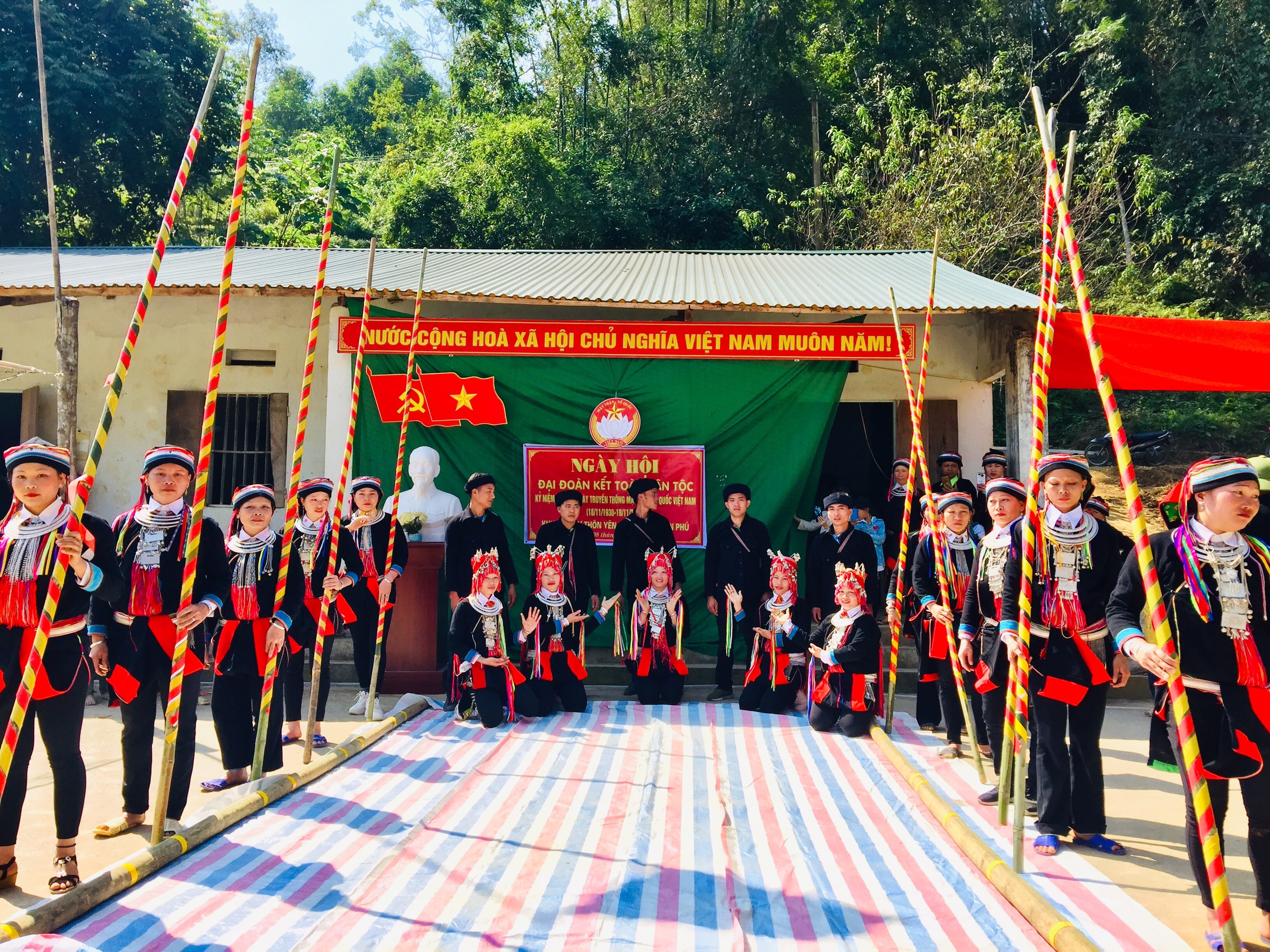 Ngày hội Đại đoàn kết toàn dân tộc tại thôn Yên Cư