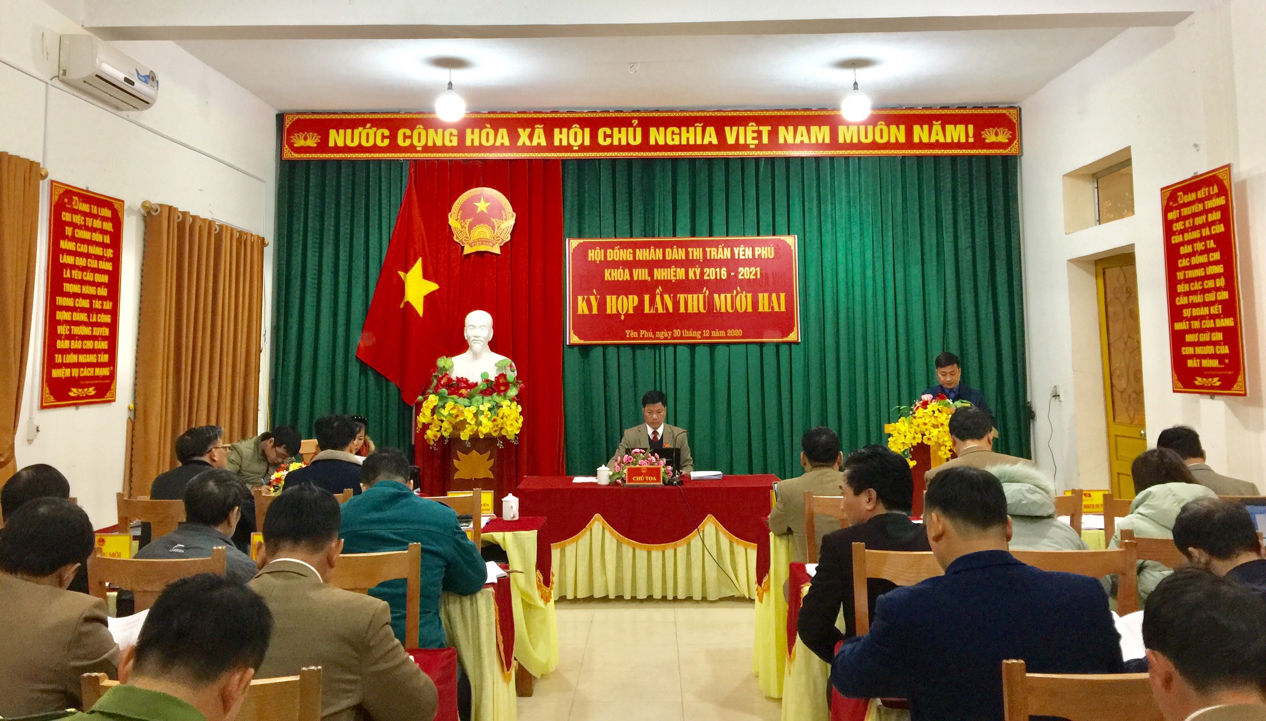 Kỳ họp thứ mười hai Hội đồng nhân dân thị trấn Yên Phú khóa VIII, nhiệm kỳ 2016 - 2021